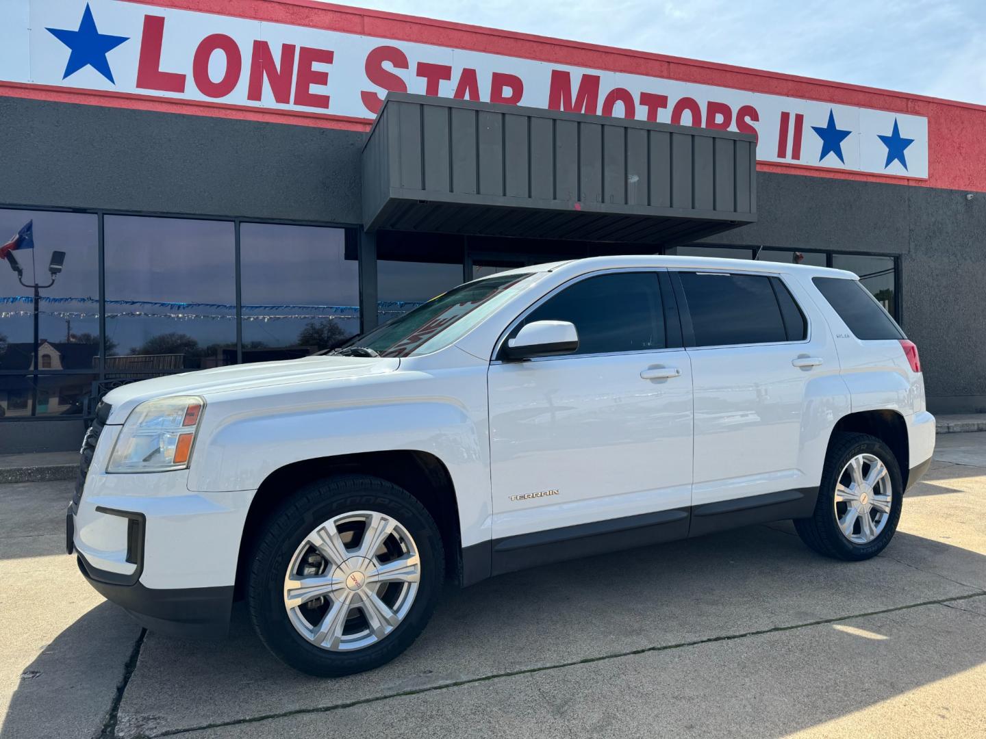 2017 WHITE GMC TERRAIN SLE1 (2GKALMEK0H6) , located at 5900 E. Lancaster Ave., Fort Worth, TX, 76112, (817) 457-5456, 0.000000, 0.000000 - Photo#0